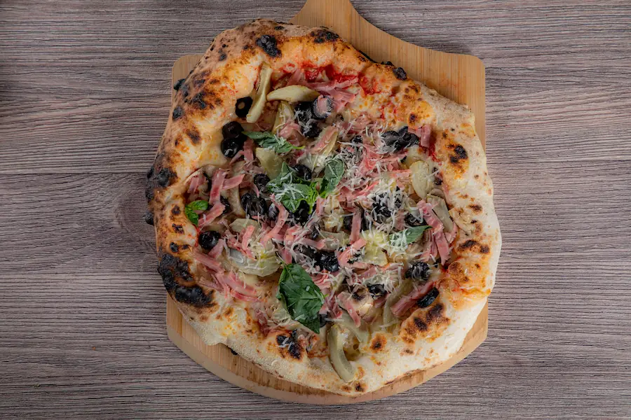 imagen de pizzas Capricciosa vendida en mafariello pizze