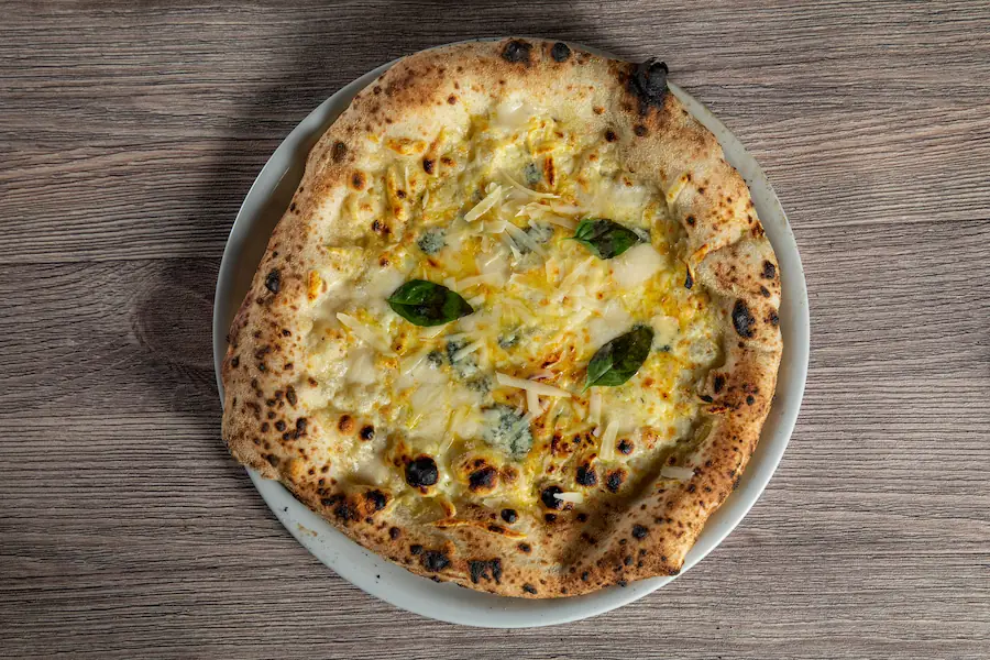 imagen de pizzas Quattro Formaggi Bianca vendida en mafariello pizze